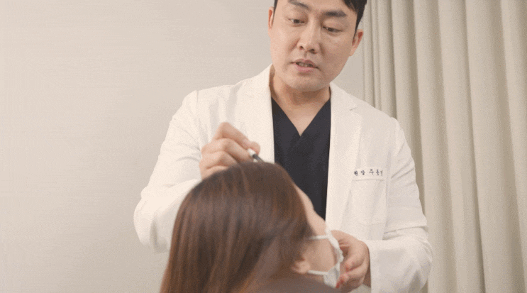 두피줄기세포 치료 — 새론의원 진료실