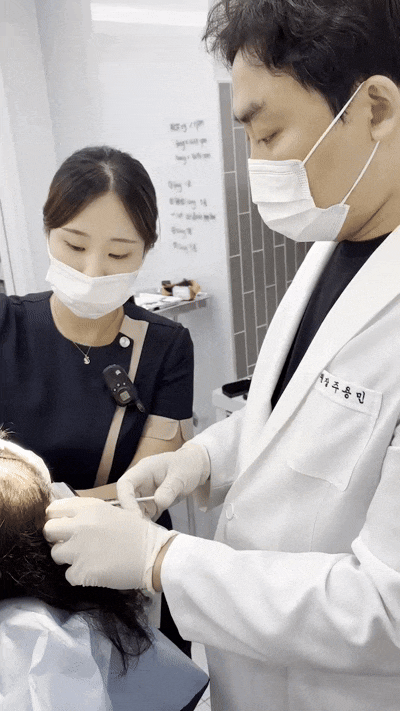 새론의원 전문의 시술 모습
